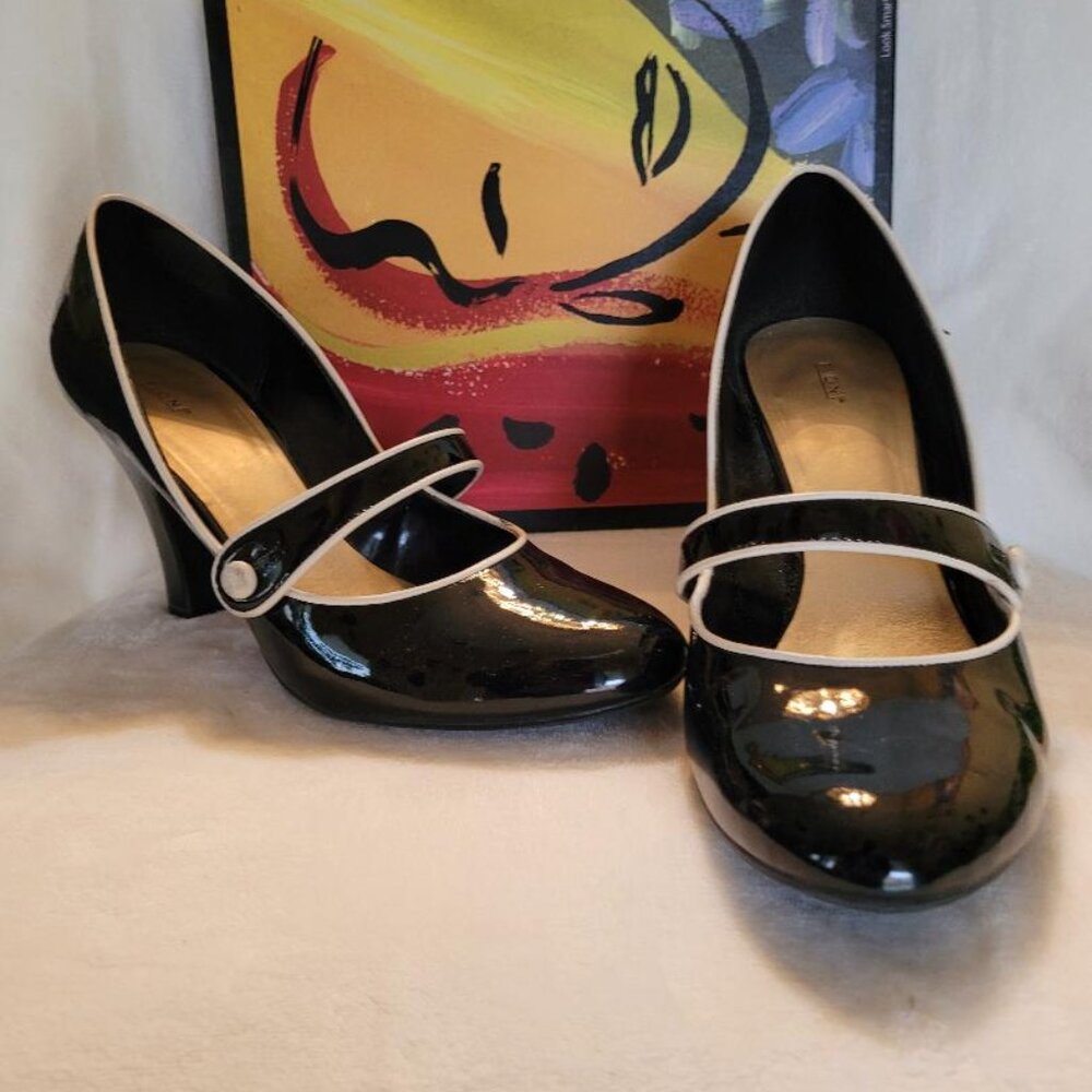 Fioni, black/white shoe, used, in original box, size 9